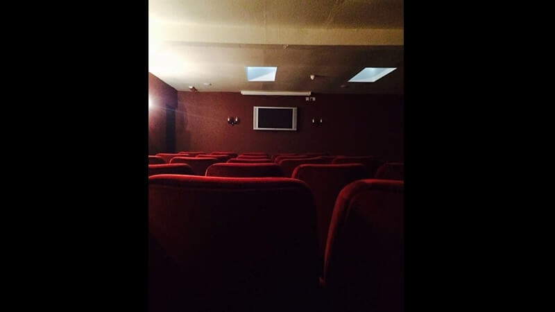 Gambar dp lucu banget bikin ngakak - Gedung bioskop